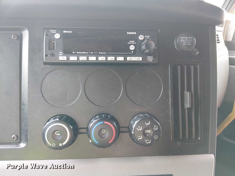 image for item YA2096 2022 Freightliner Cascadia 126 semi truck