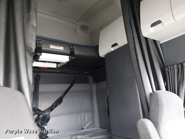 image for item YA2096 2022 Freightliner Cascadia 126 semi truck