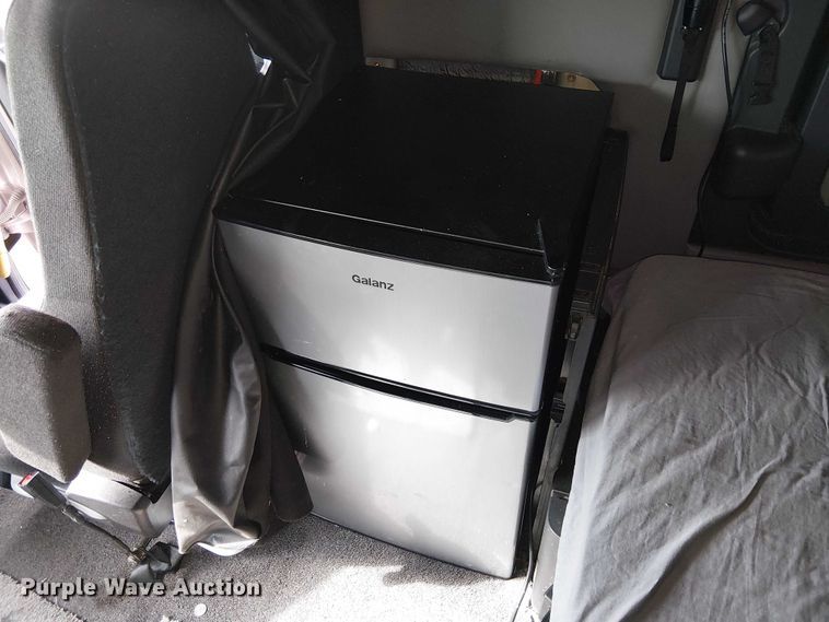 image for item YA2096 2022 Freightliner Cascadia 126 semi truck