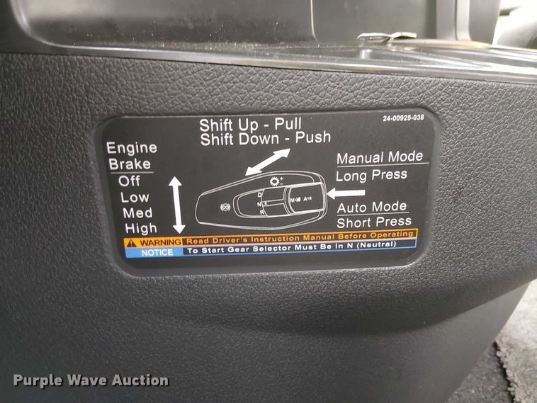 image for item YA2096 2022 Freightliner Cascadia 126 semi truck