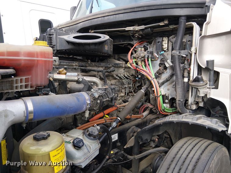 image for item YA2096 2022 Freightliner Cascadia 126 semi truck