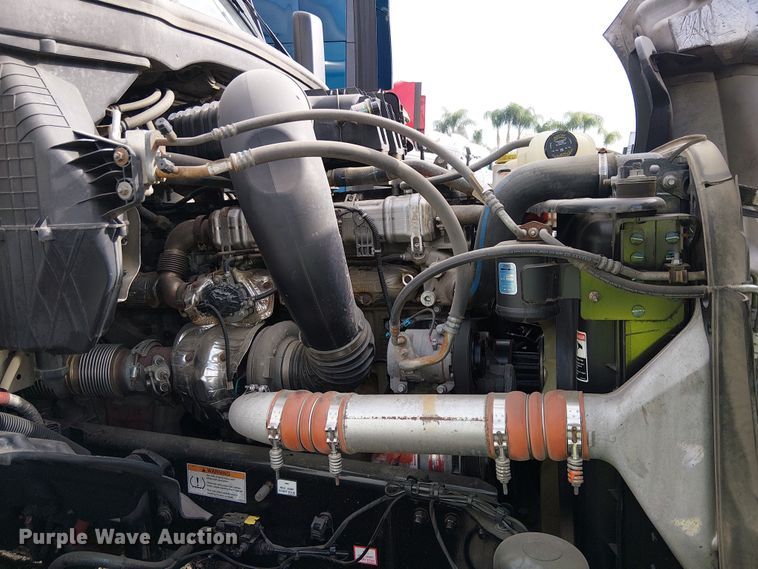 image for item YA2096 2022 Freightliner Cascadia 126 semi truck