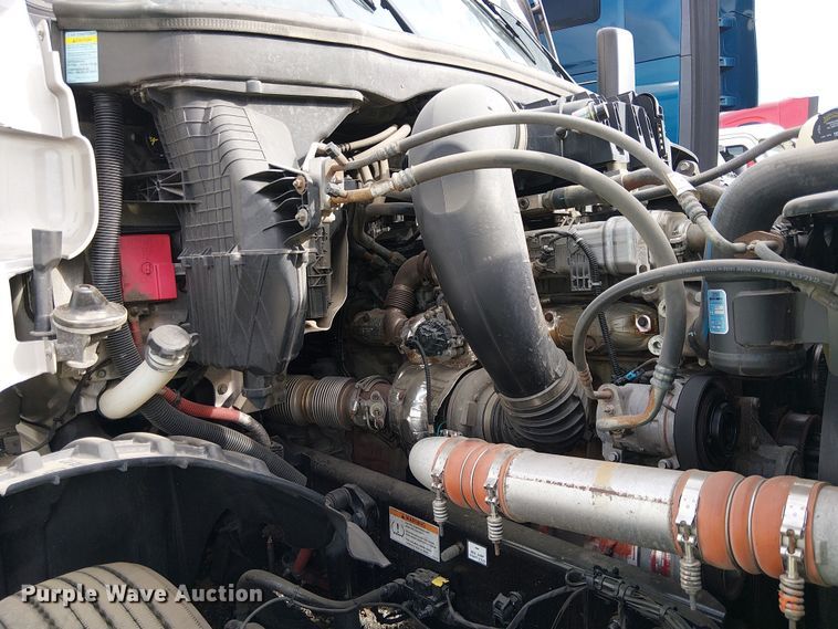 image for item YA2096 2022 Freightliner Cascadia 126 semi truck