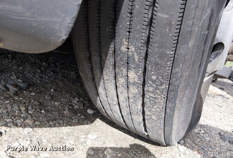 image for item YA2096 2022 Freightliner Cascadia 126 semi truck