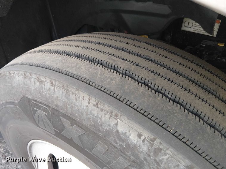 image for item YA2096 2022 Freightliner Cascadia 126 semi truck