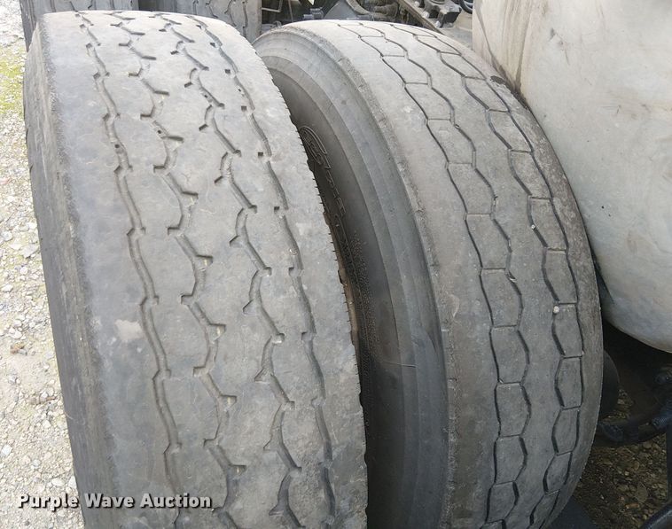 image for item YA2096 2022 Freightliner Cascadia 126 semi truck