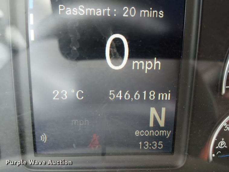 image for item YA2096 2022 Freightliner Cascadia 126 semi truck