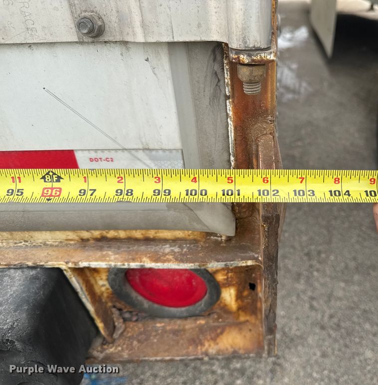 image for item YA2183 2009 Wabash dry van trailer