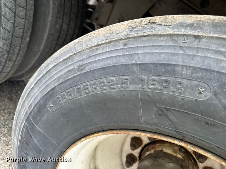 image for item YA2183 2009 Wabash dry van trailer