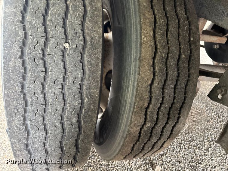 image for item YA2183 2009 Wabash dry van trailer