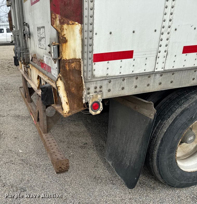 image for item YA2184 2009 Wabash dry van trailer