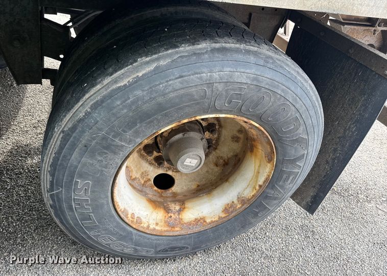 image for item YA2184 2009 Wabash dry van trailer