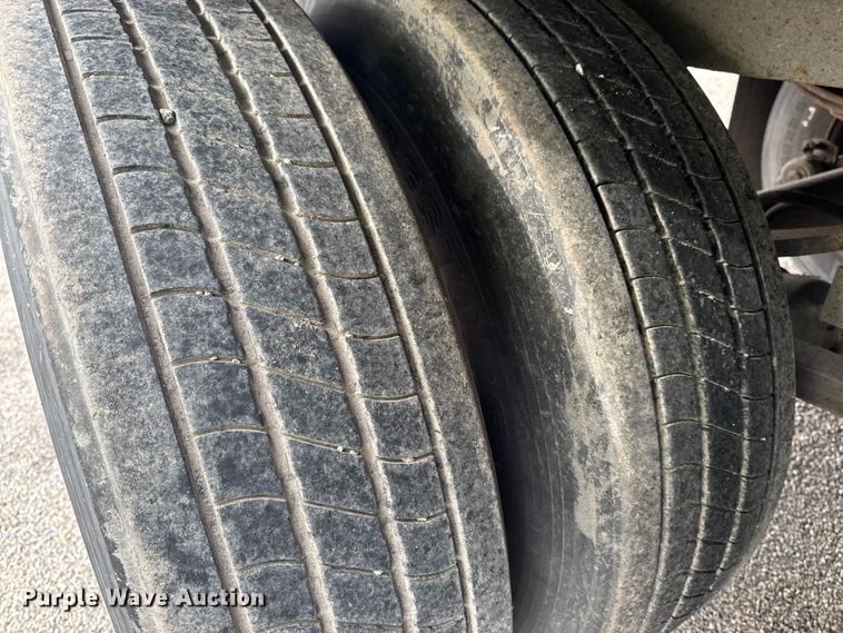 image for item YA2184 2009 Wabash dry van trailer