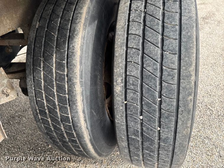 image for item YA2184 2009 Wabash dry van trailer