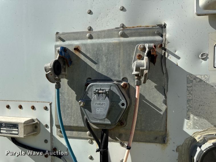 image for item YA2208 2009 Wabash dry van trailer