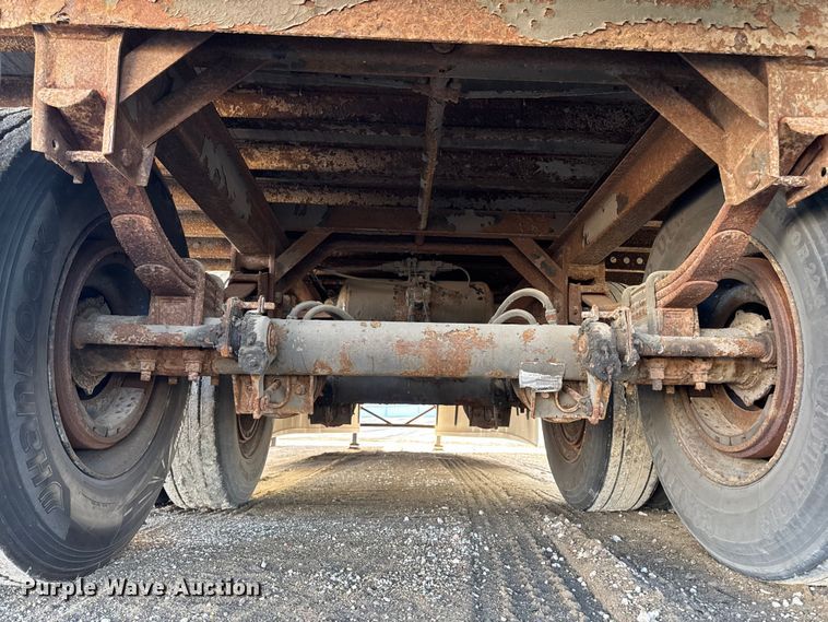 image for item YA2208 2009 Wabash dry van trailer