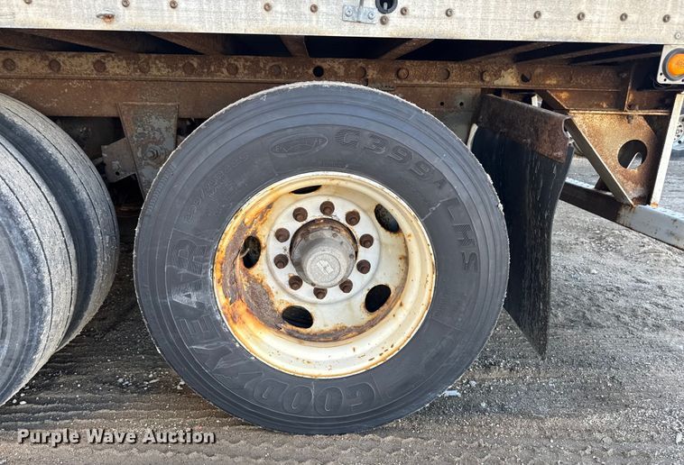 image for item YA2208 2009 Wabash dry van trailer