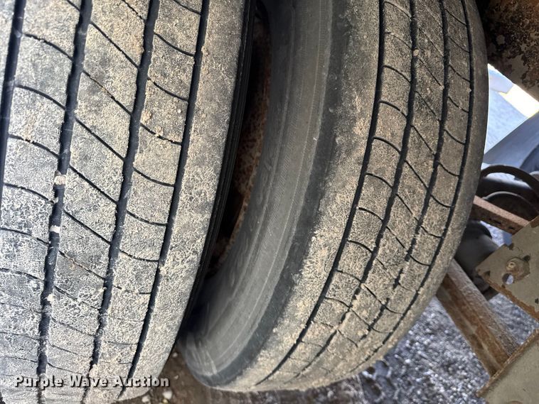 image for item YA2208 2009 Wabash dry van trailer