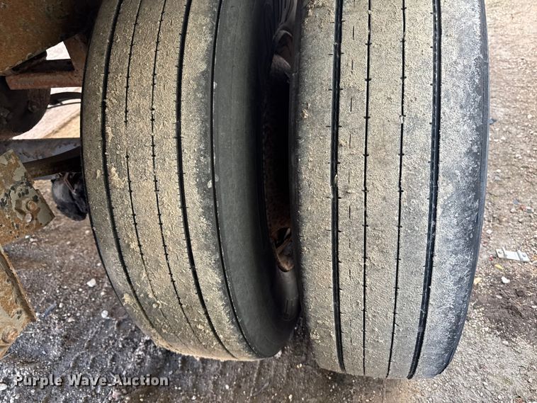 image for item YA2208 2009 Wabash dry van trailer