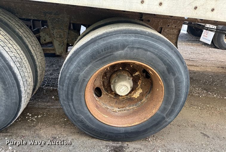 image for item YA2208 2009 Wabash dry van trailer