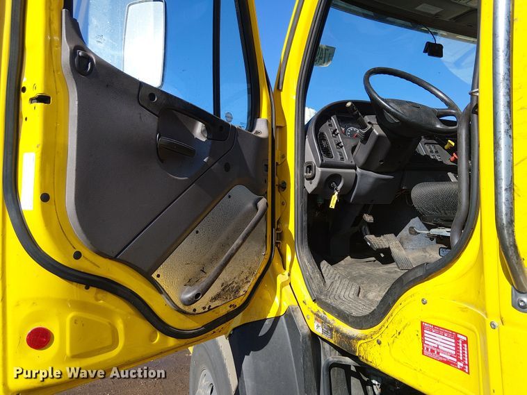 image for item YA2219 2023 Freightliner 108SD truck cab and chassis