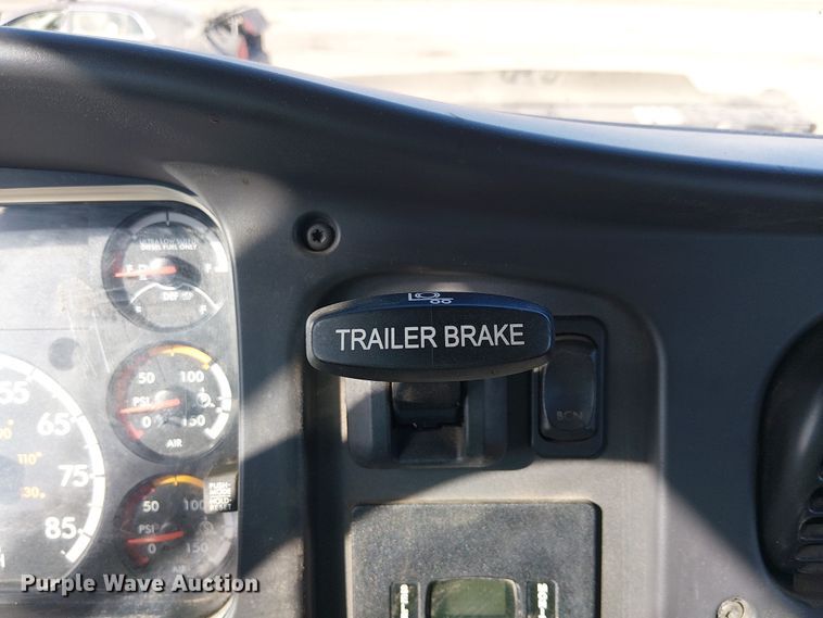 image for item YA2219 2023 Freightliner 108SD truck cab and chassis