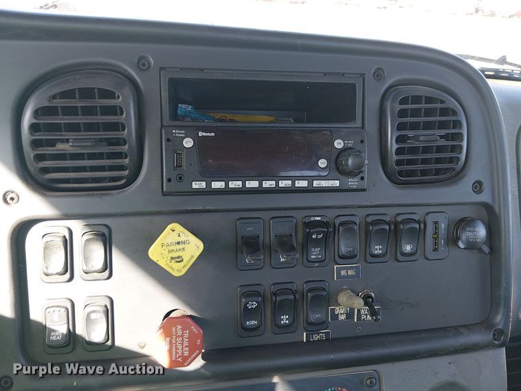 image for item YA2219 2023 Freightliner 108SD truck cab and chassis