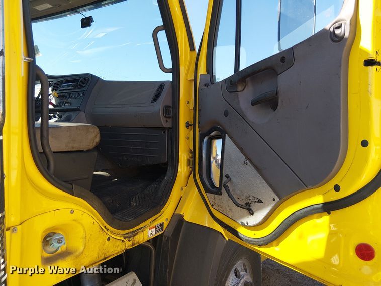 image for item YA2219 2023 Freightliner 108SD truck cab and chassis