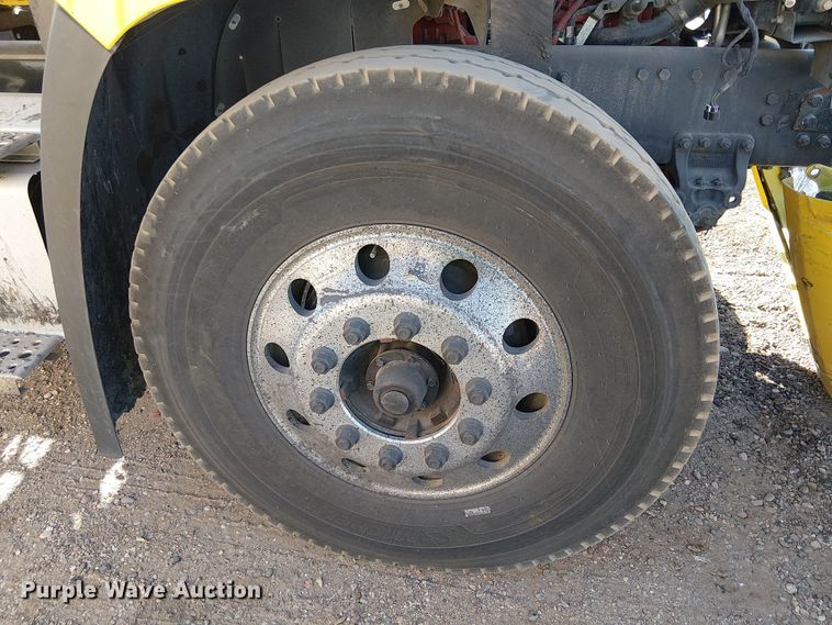 image for item YA2219 2023 Freightliner 108SD truck cab and chassis