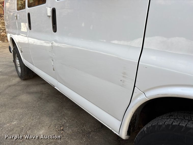 image for item DT0011 2016 Chevrolet Express 2500 van