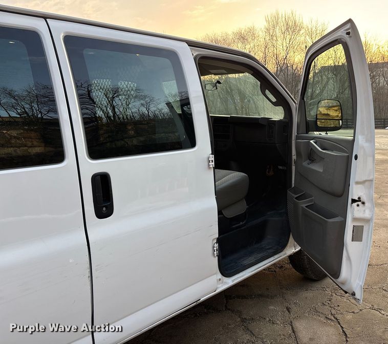image for item DT0011 2016 Chevrolet Express 2500 van