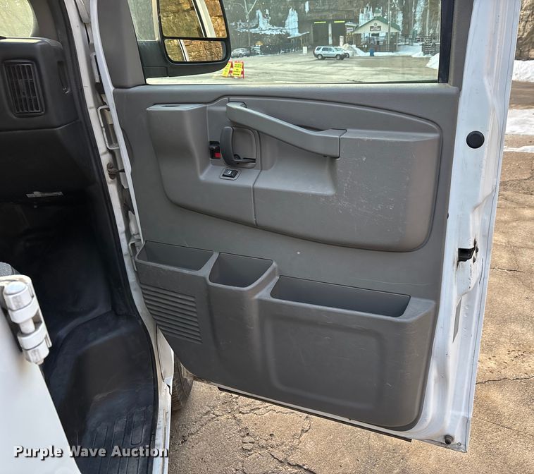 image for item DT0011 2016 Chevrolet Express 2500 van