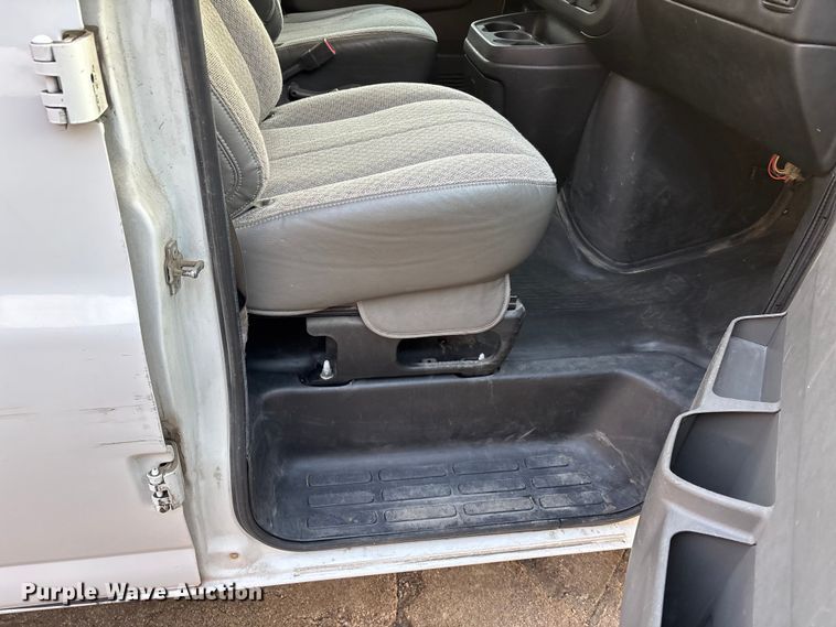 image for item DT0011 2016 Chevrolet Express 2500 van