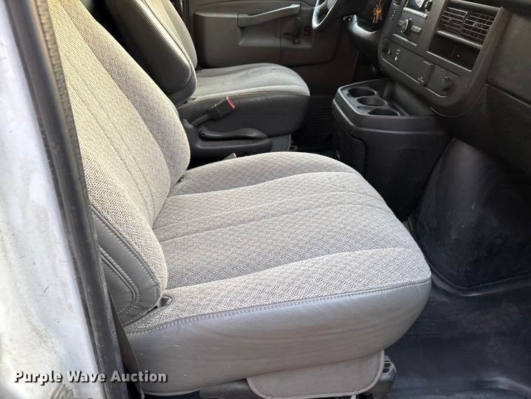 image for item DT0011 2016 Chevrolet Express 2500 van