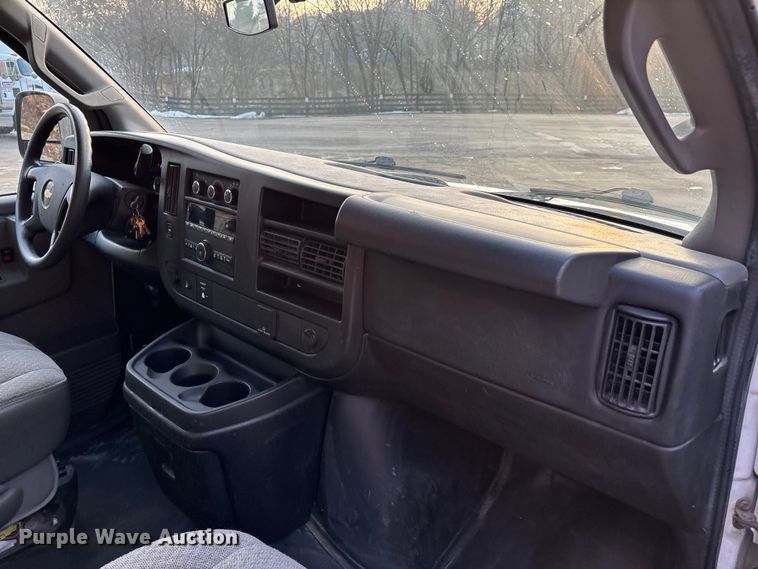 image for item DT0011 2016 Chevrolet Express 2500 van