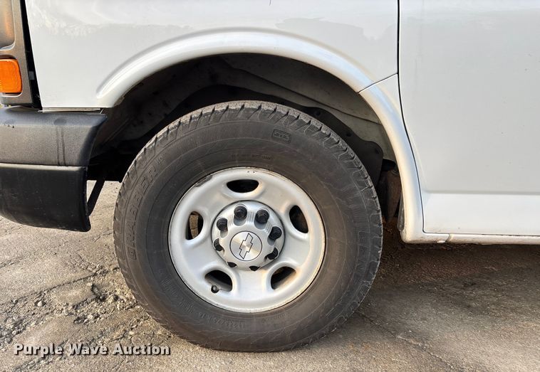 image for item DT0011 2016 Chevrolet Express 2500 van