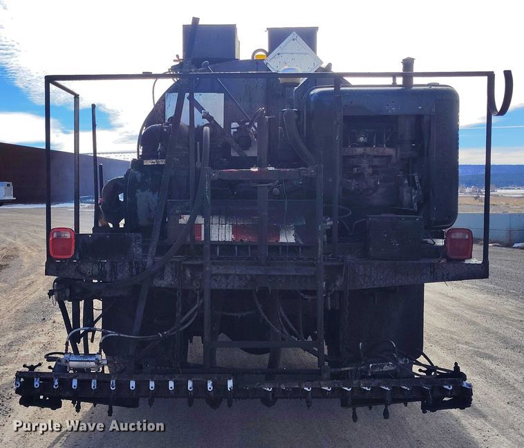 image for item DT0815 1989 International 1954 oil distributor truck