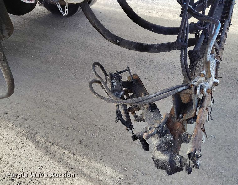 image for item DT0815 1989 International 1954 oil distributor truck