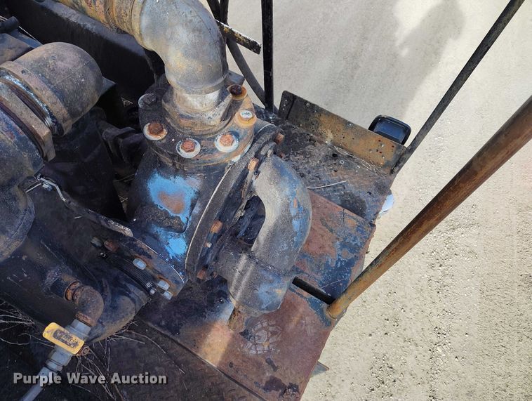 image for item DT0815 1989 International 1954 oil distributor truck