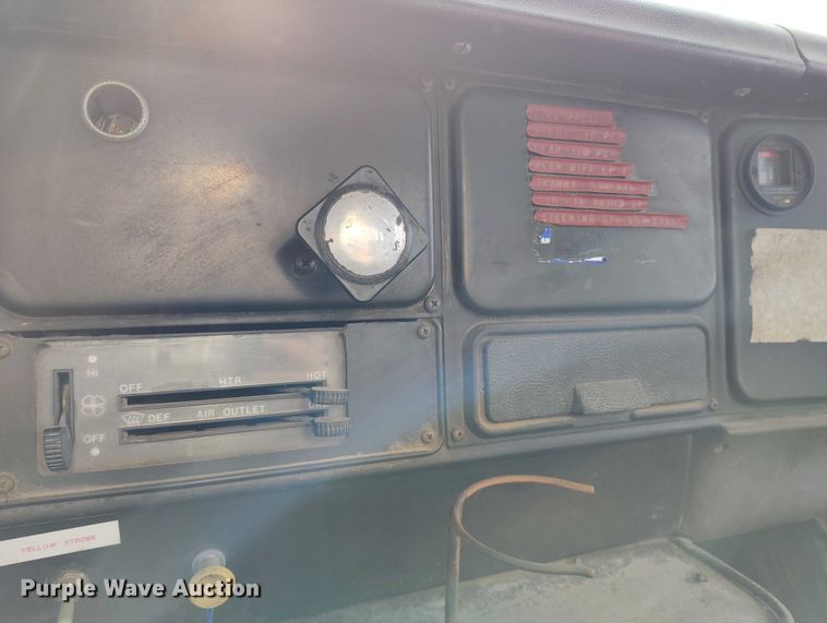 image for item DT0815 1989 International 1954 oil distributor truck