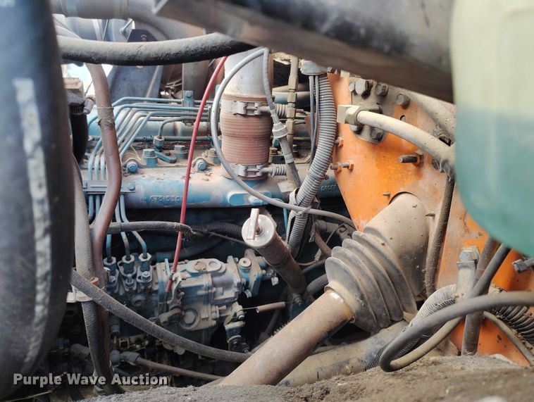 image for item DT0815 1989 International 1954 oil distributor truck