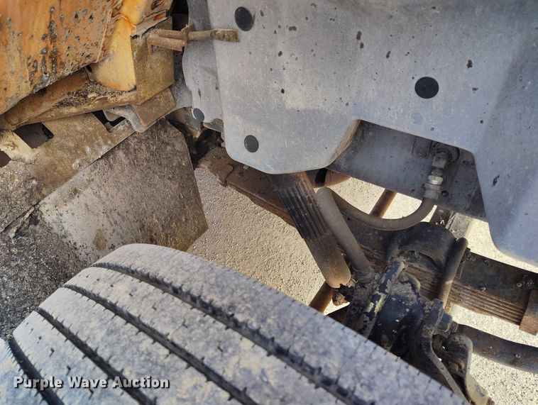 image for item DT0815 1989 International 1954 oil distributor truck