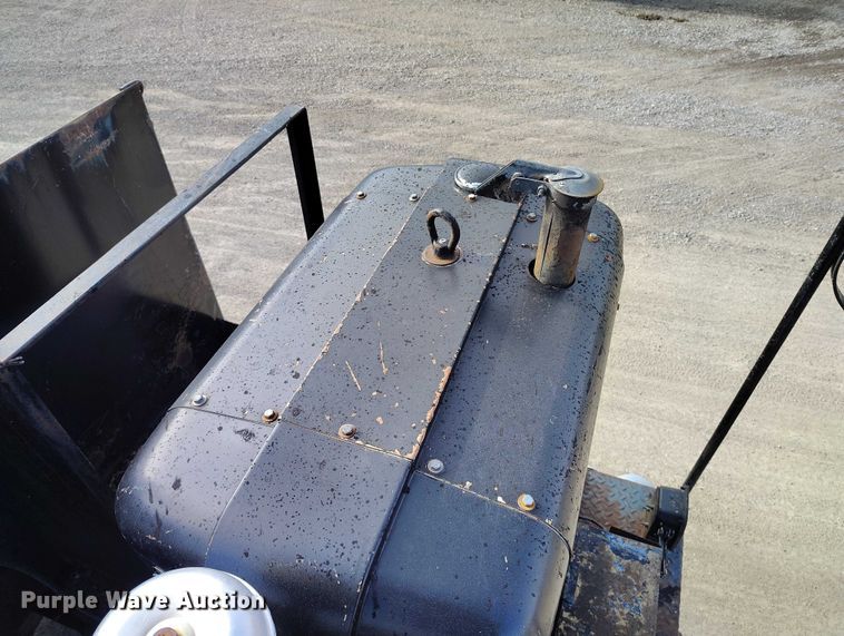 image for item DT0815 1989 International 1954 oil distributor truck