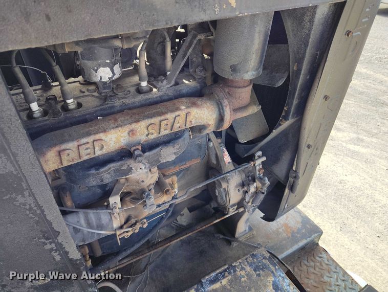 image for item DT0815 1989 International 1954 oil distributor truck