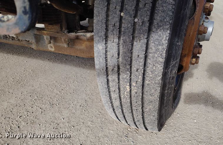 image for item DT0815 1989 International 1954 oil distributor truck