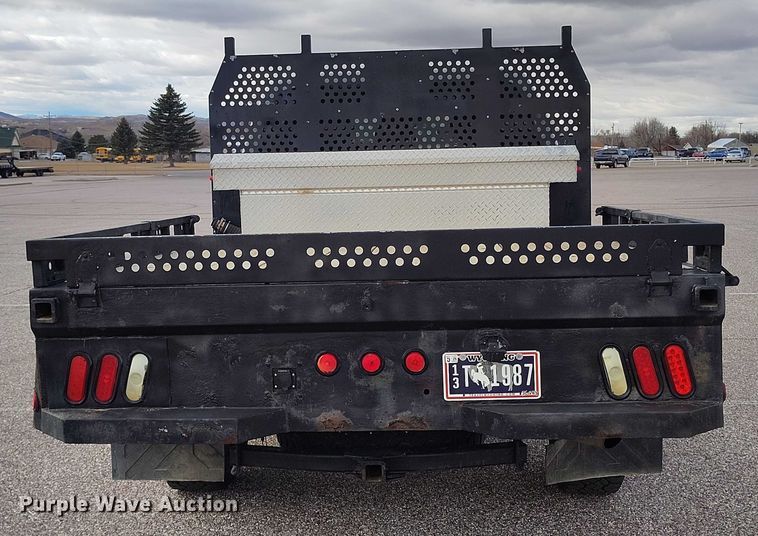 image for item DT0919 2012 Ford F350 Super Duty  Crew Cab flatbed pickup truck