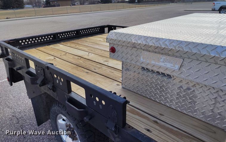 image for item DT0919 2012 Ford F350 Super Duty  Crew Cab flatbed pickup truck