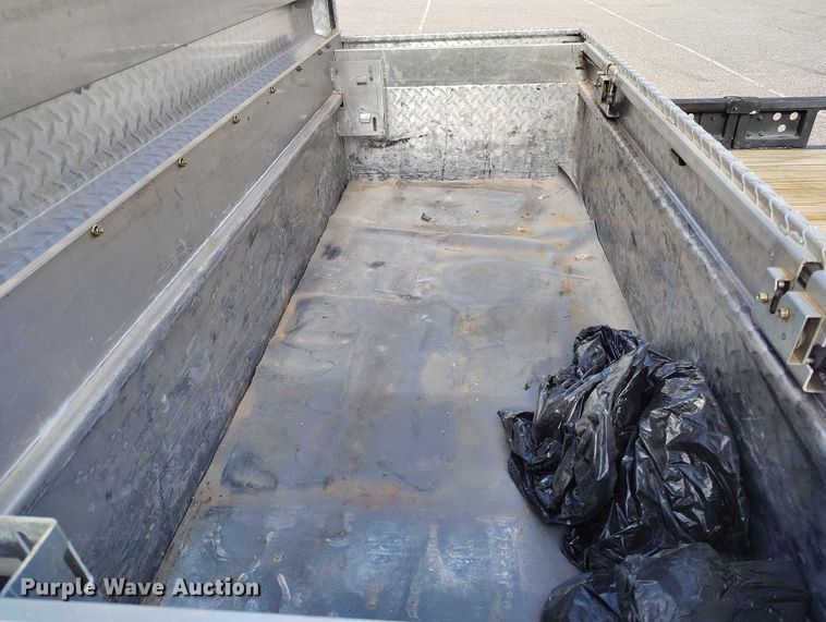 image for item DT0919 2012 Ford F350 Super Duty  Crew Cab flatbed pickup truck