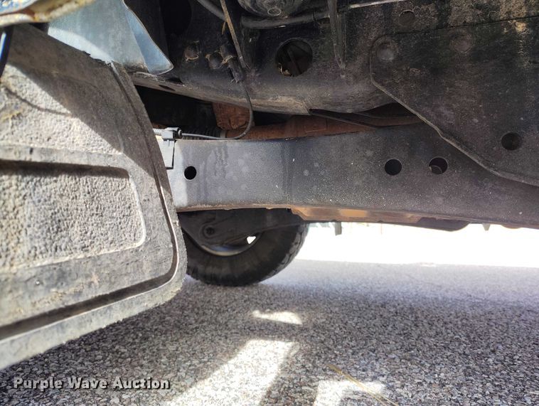 image for item DT0919 2012 Ford F350 Super Duty  Crew Cab flatbed pickup truck