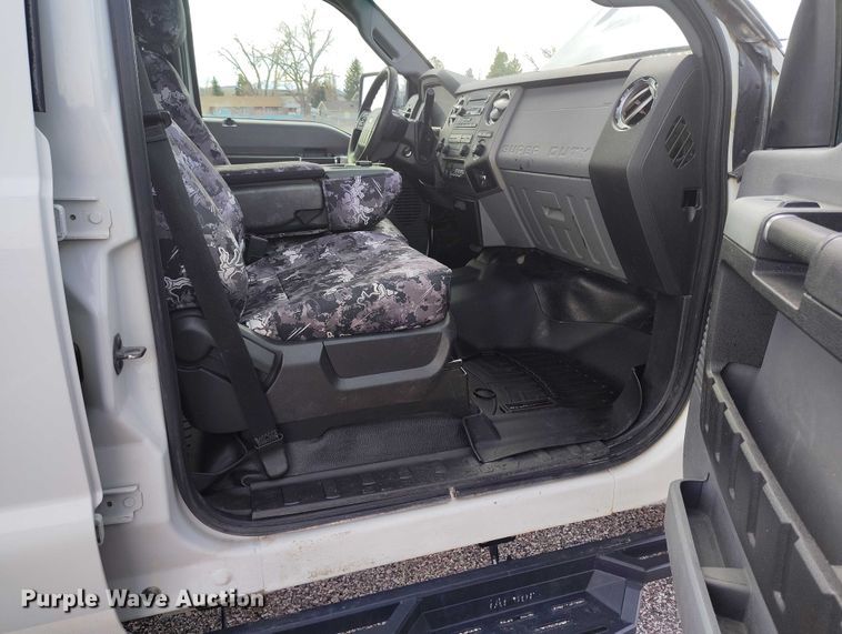 image for item DT0919 2012 Ford F350 Super Duty  Crew Cab flatbed pickup truck